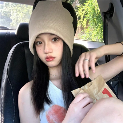 楚雄伴游女生丛河灵的资料